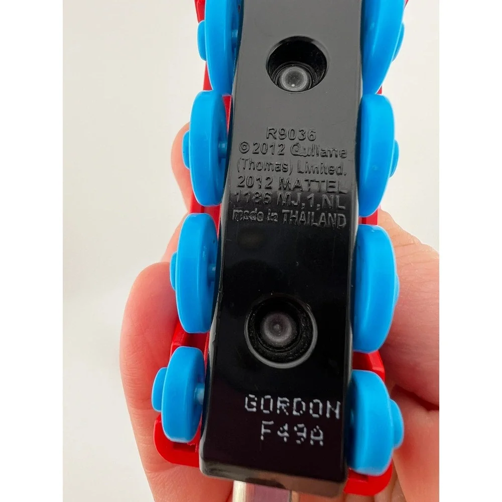 Thomas & Friends Gordon Train Engine Tender 2012 Mattel Magnetic Toy